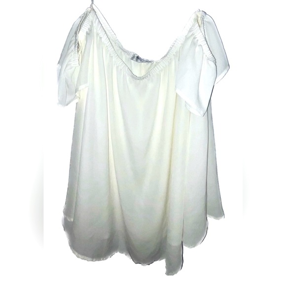 ⭐️NWOT Million bullpup ivory off the shoulder short sleeve top - Picture 5 of 10